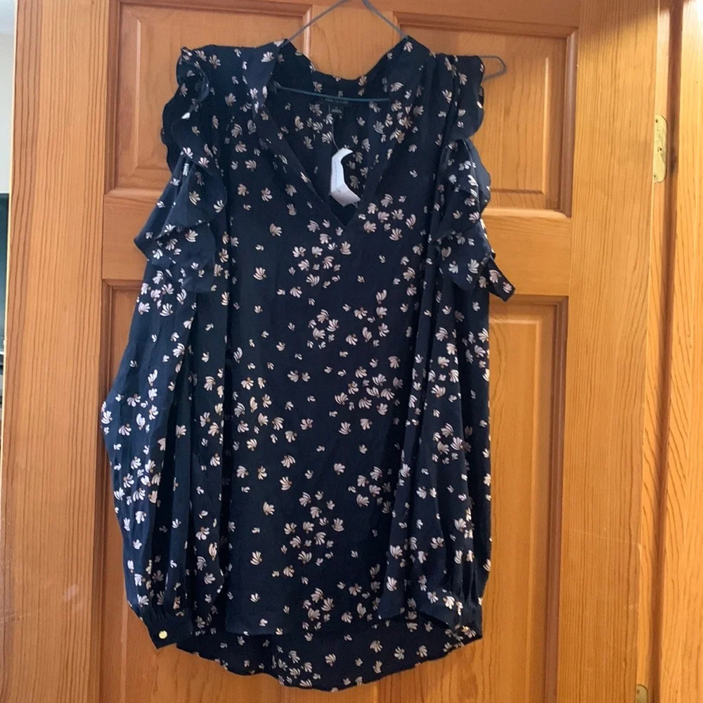 NWT Ann Taylor Cold Shoulder Blouse - Size M - Picture 1 of 3